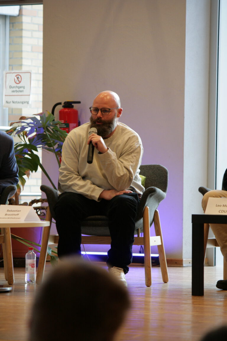 Podiumsdiskussion in Dillenburg an der Wilhelm-von-Oranienschule